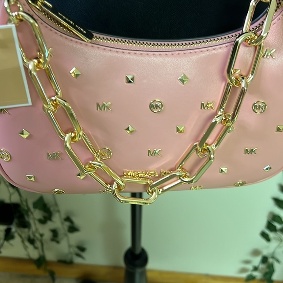 NWT Michael Kors Cara studded pouchette shoulder bag. Comes with a chain… - Picture 2 of 12